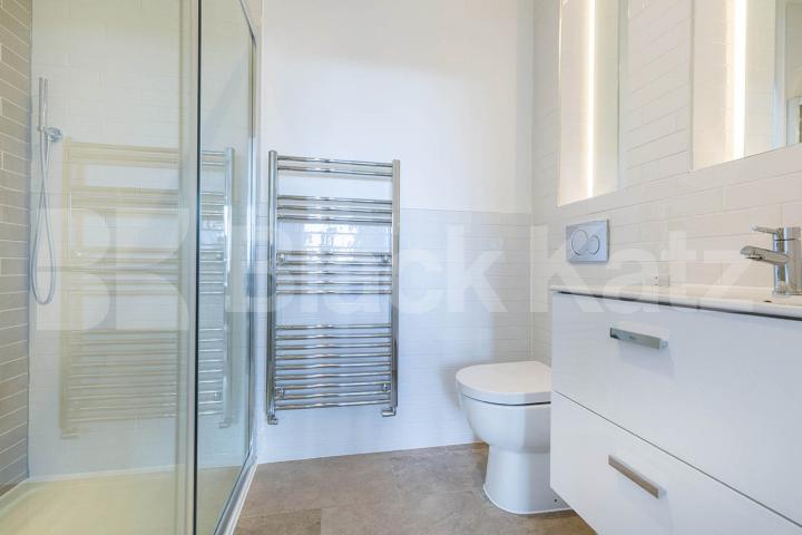 Stunning Modern One-Bedroom Apartment | Prime Finsbury Park Location Seven Sisters Road, Finsbury Park